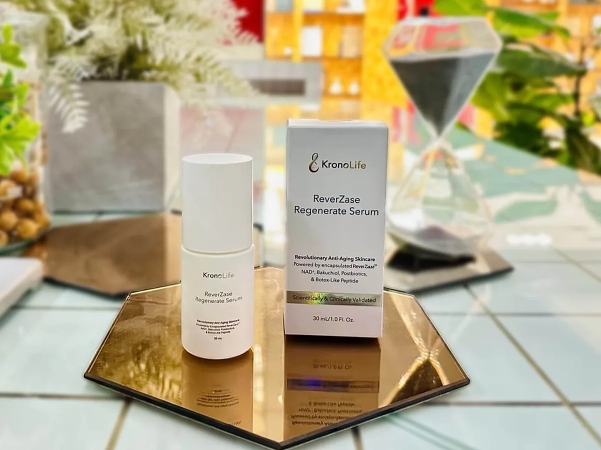 ขวดและกล่อง ReverZase Regenerate Serum รุ่นที่ส่งประกวดที่เจนีวา